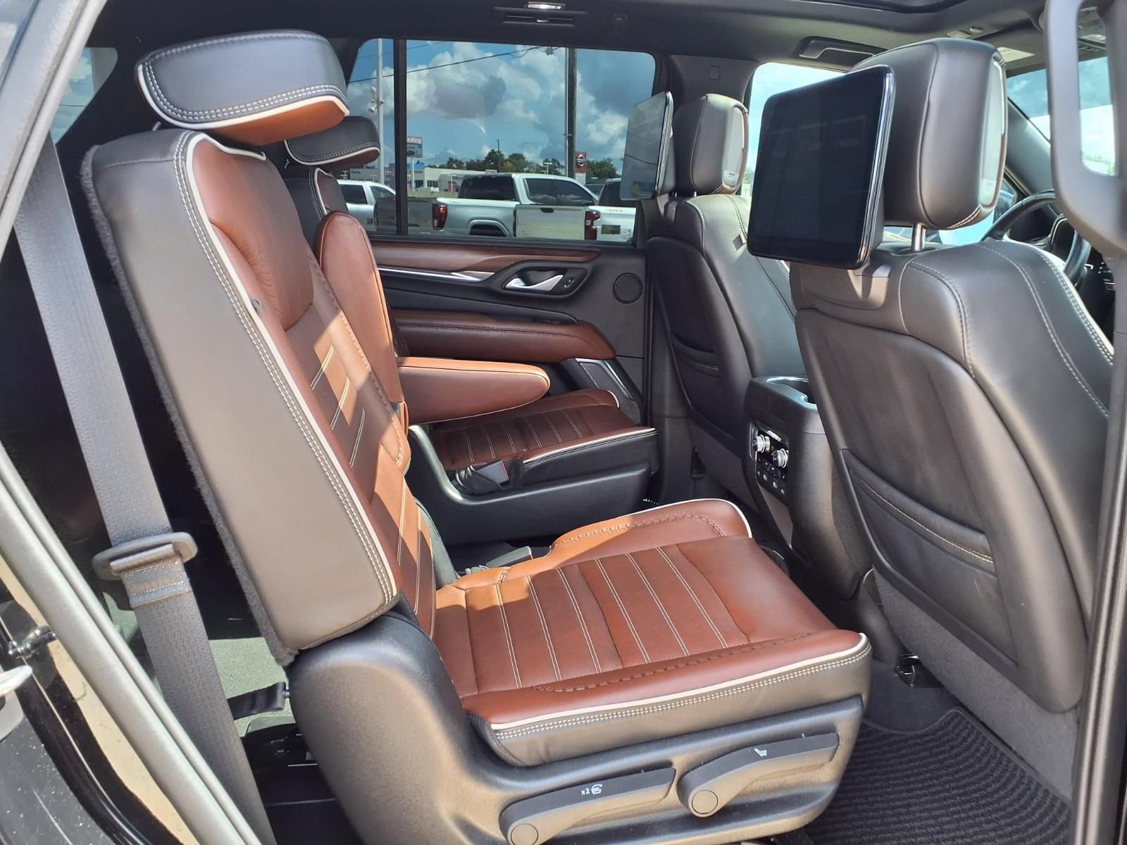 Used 2023 GMC Yukon Denali Ultimate AWD/4WD image 20