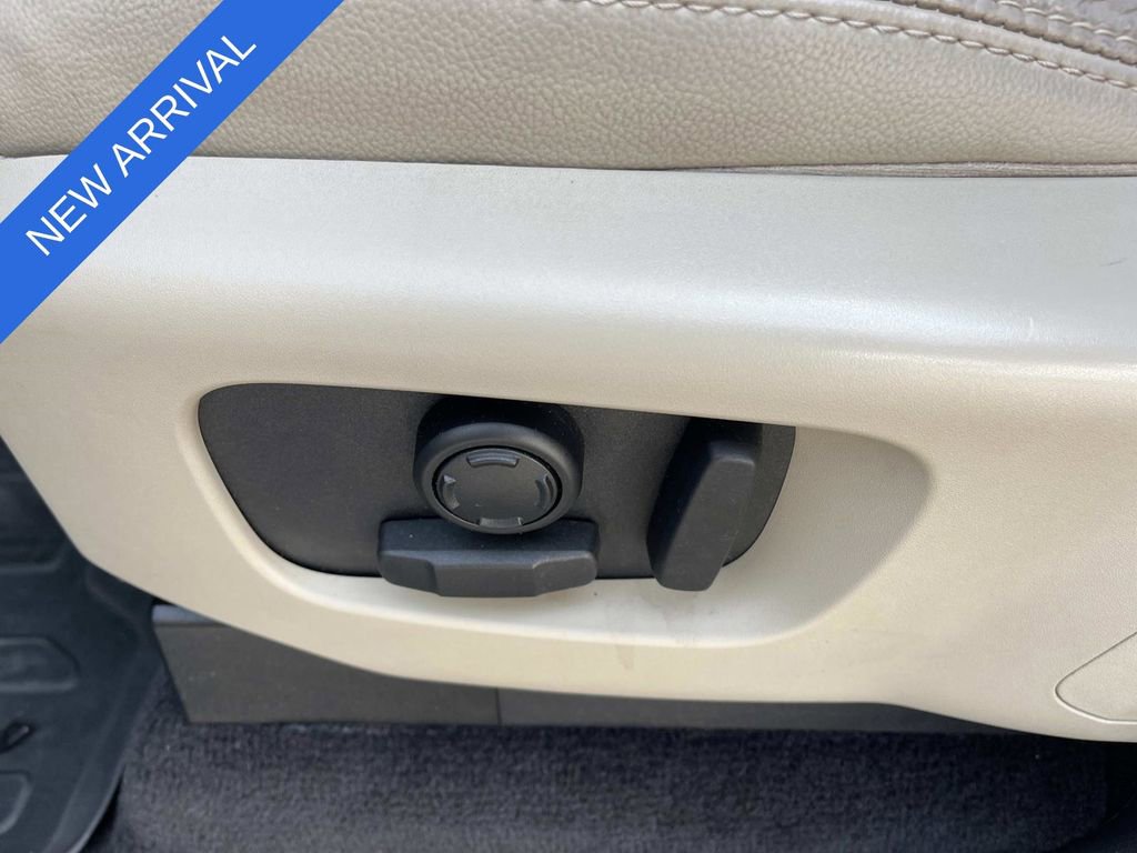 Used 2018 Land Rover Discovery SE image 31