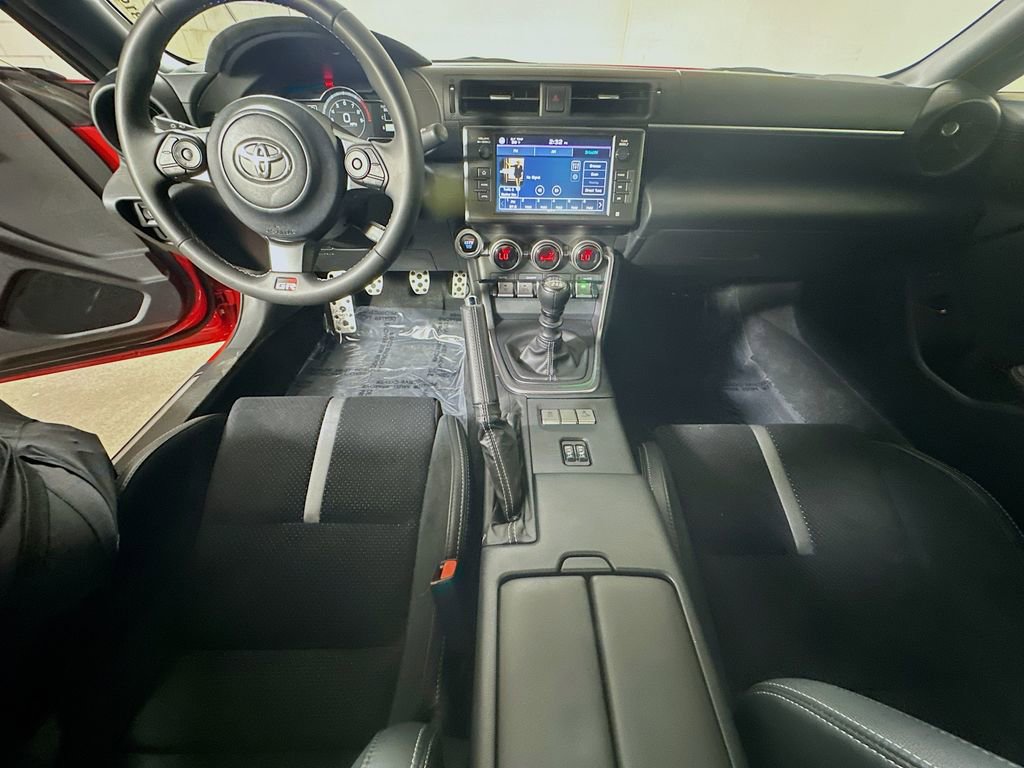 Used 2025 Toyota GR86 Premium RWD image 12