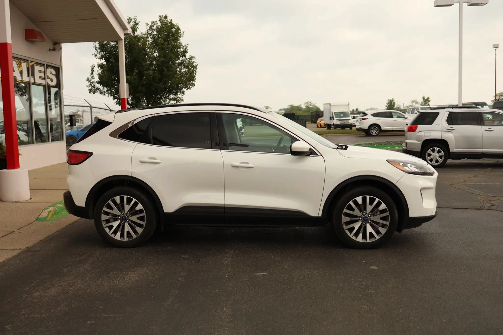 Used 2022 Ford Escape Titanium w/ Class II Trailer Tow Package AWD/4WD image 4