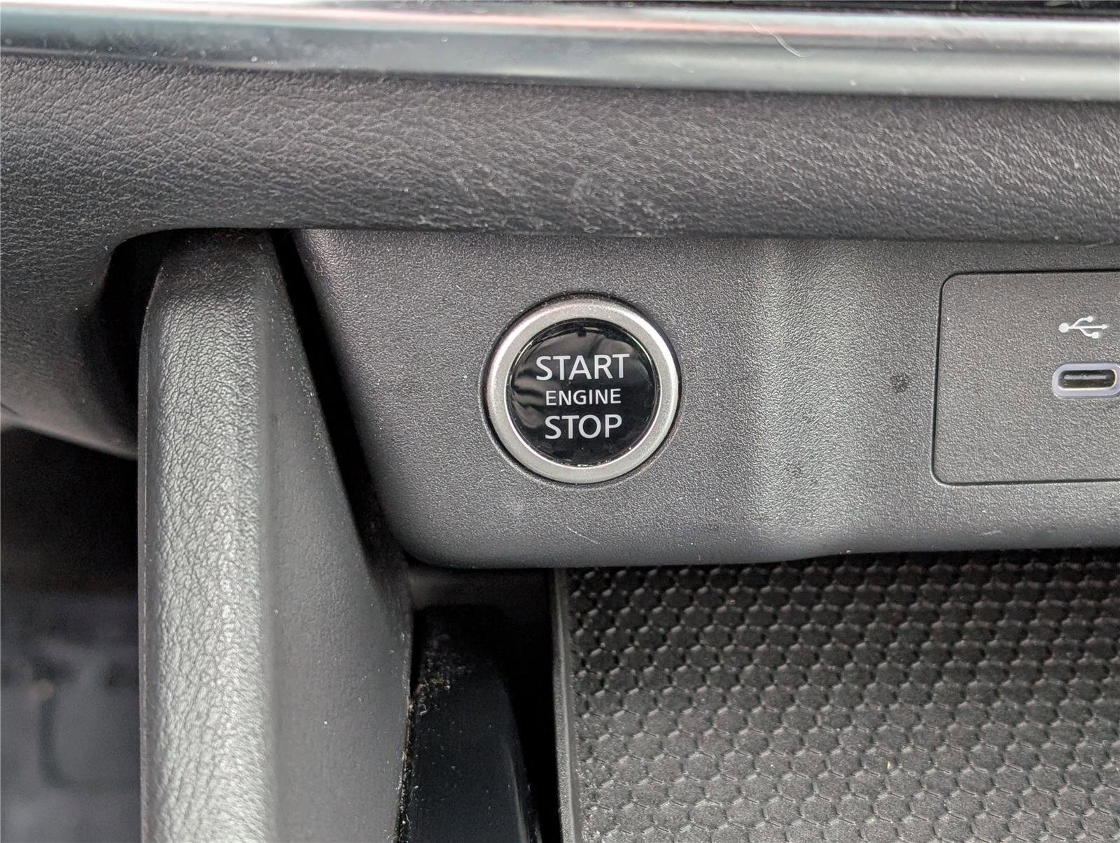 Used 2023 Nissan Rogue SV image 23