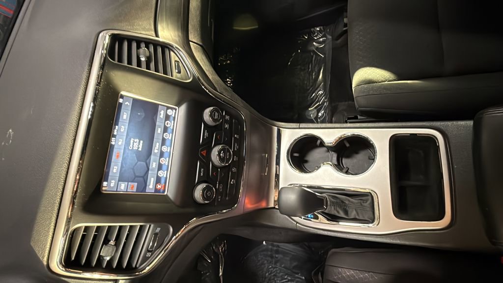 Used 2019 Jeep Grand Cherokee Laredo image 36