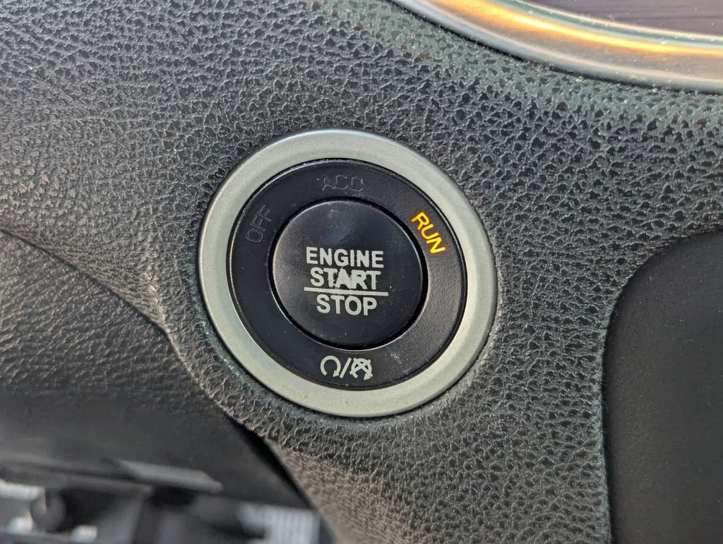 Used 2017 Dodge Charger SE RWD image 14