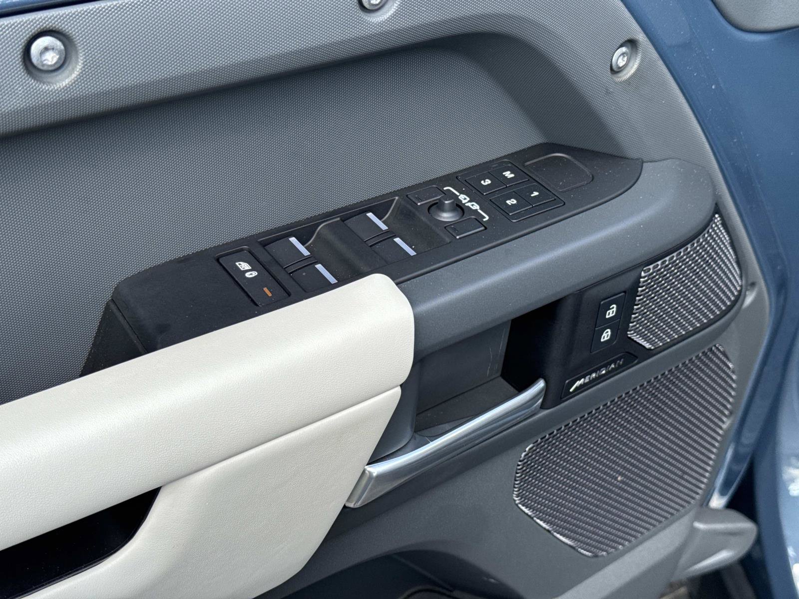 Used 2024 Land Rover Defender 110 X-Dynamic SE image 19