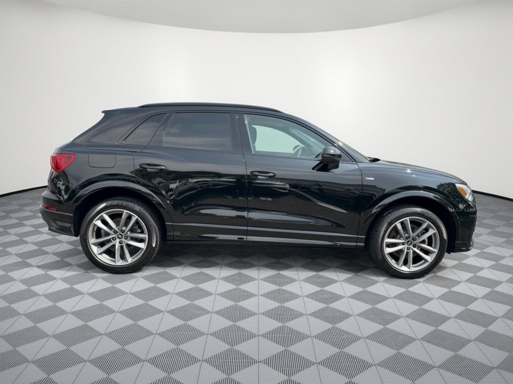 Used 2023 Audi Q3 2.0T Premium w/ Black Optic Sport Package AWD/4WD image 8
