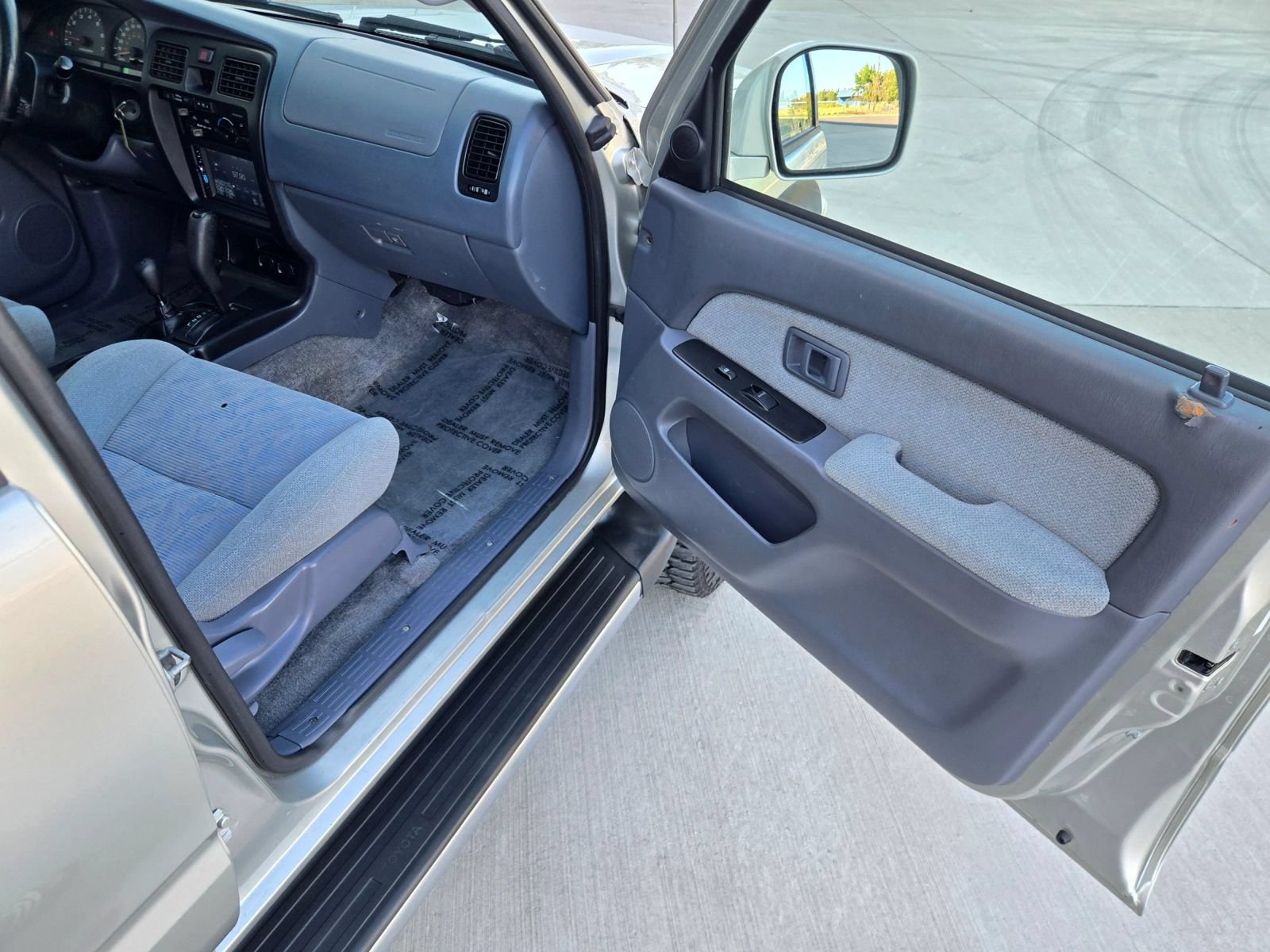 Used 2000 Toyota 4Runner SR5 w/ Upgrade Value Pkg 4 AWD/4WD image 13