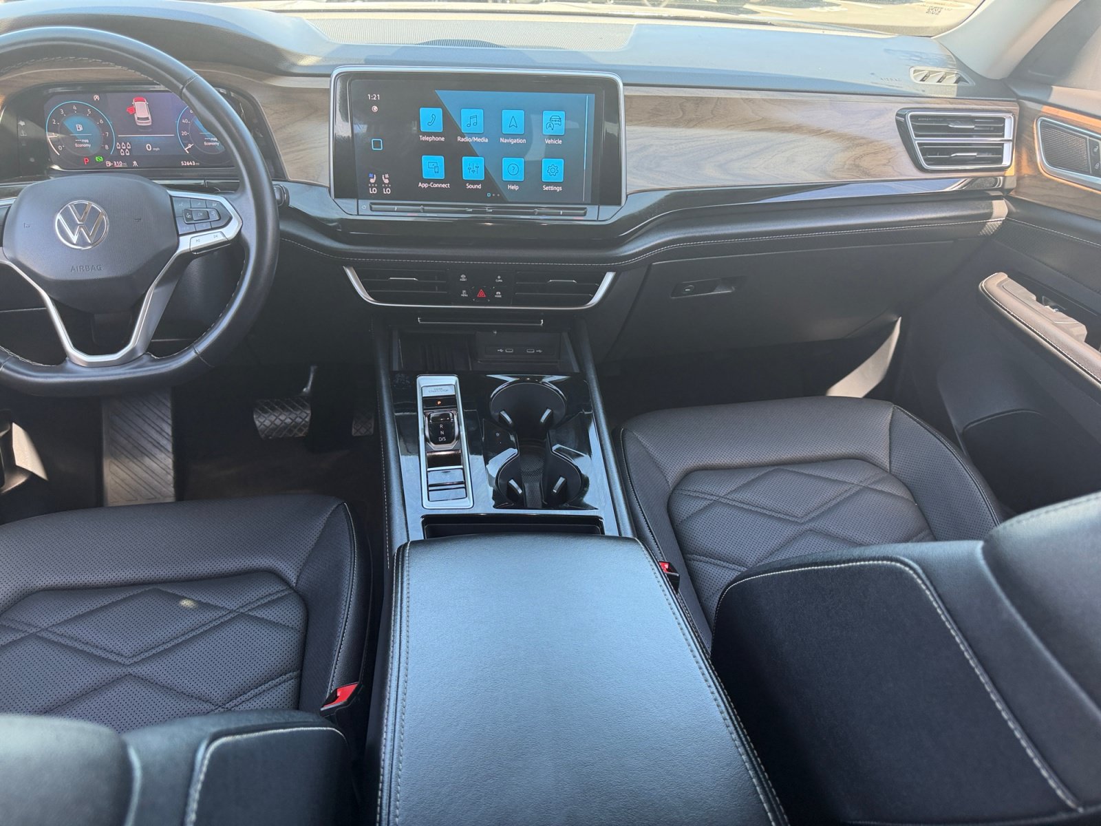 Used 2025 Volkswagen Atlas SE FWD image 19