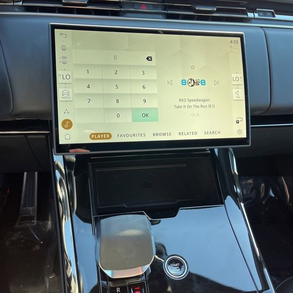 Used 2025 Land Rover Range Rover Sport SE image 9