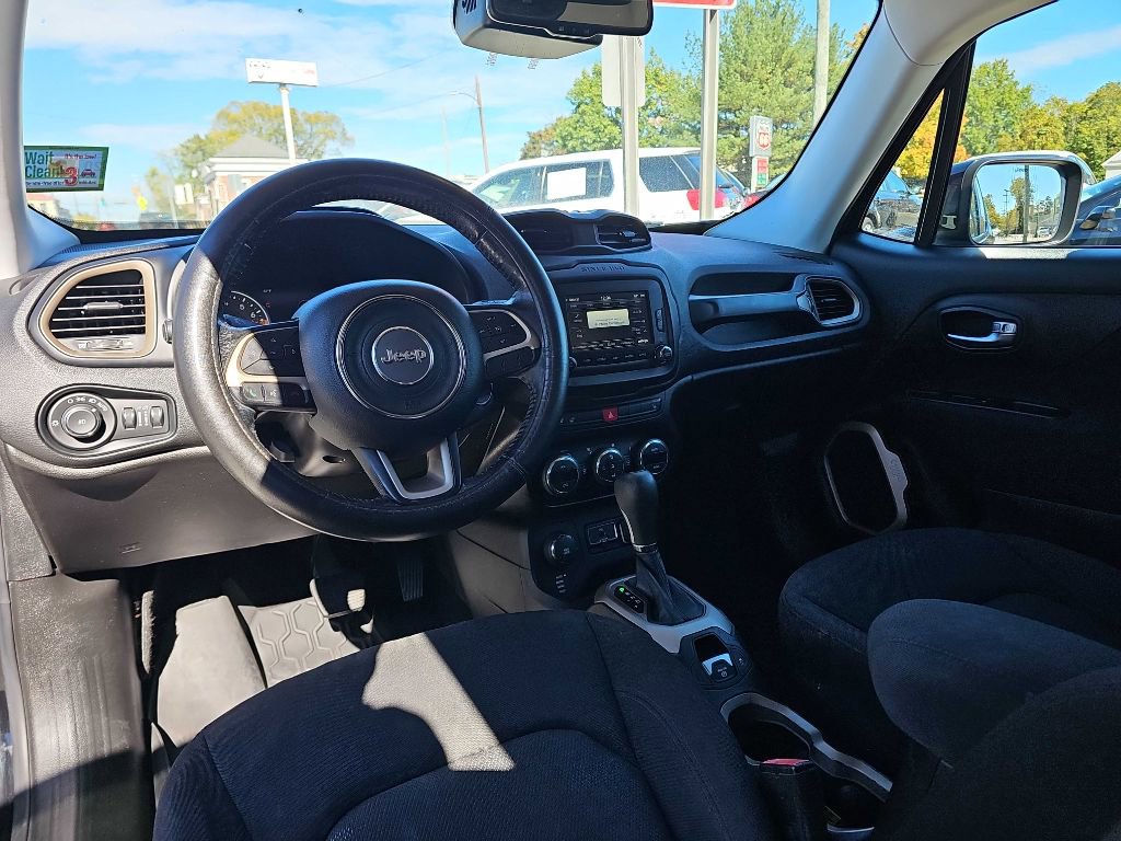 Used 2017 Jeep Renegade Latitude image 11