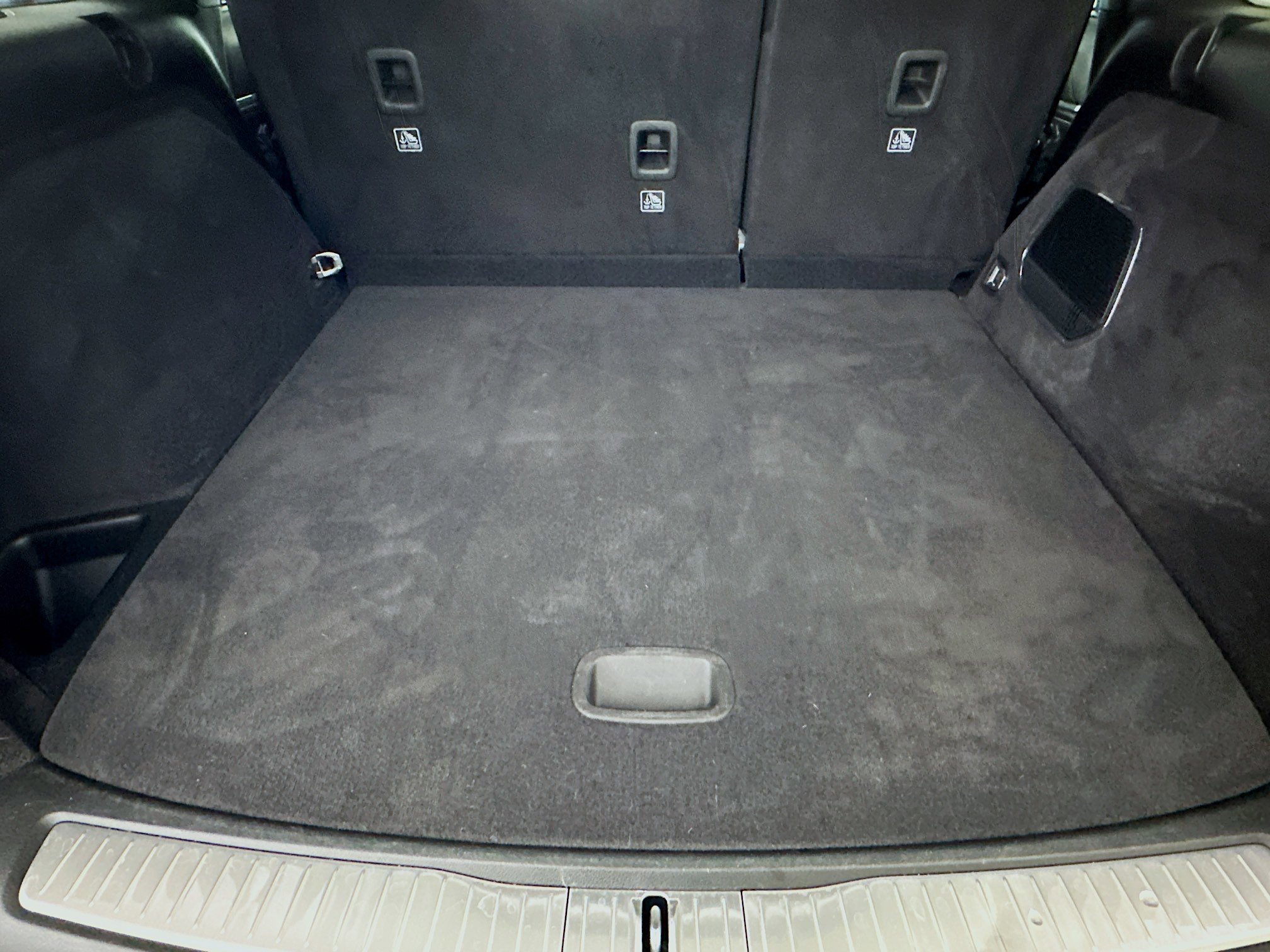 Used 2023 Jeep Grand Cherokee Overland w/ Luxury Tech Group IV RWD image 30
