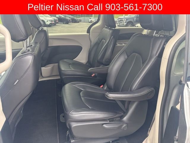 Used 2024 Chrysler Pacifica Select image 21