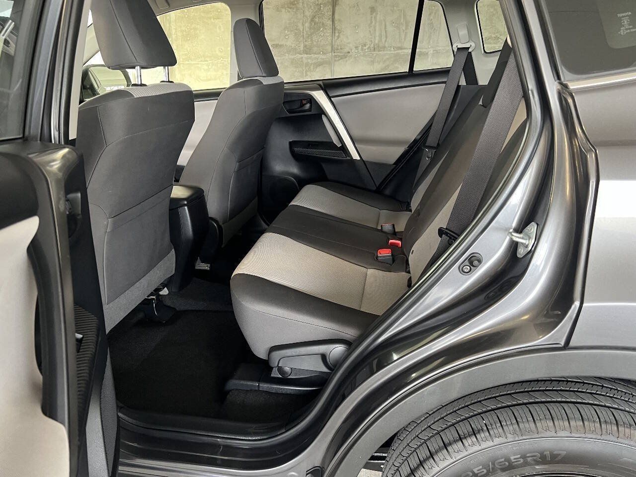 Used 2015 Toyota RAV4 LE AWD/4WD image 19