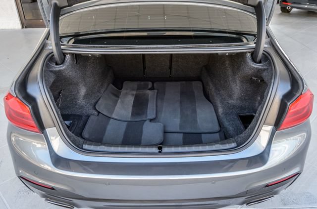 Used 2018 BMW 540i w/ M Sport Package RWD image 11