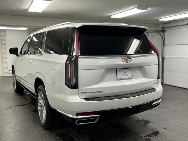 Used 2024 Cadillac Escalade ESV Premium Luxury w/ Performance Package AWD/4WD image 3