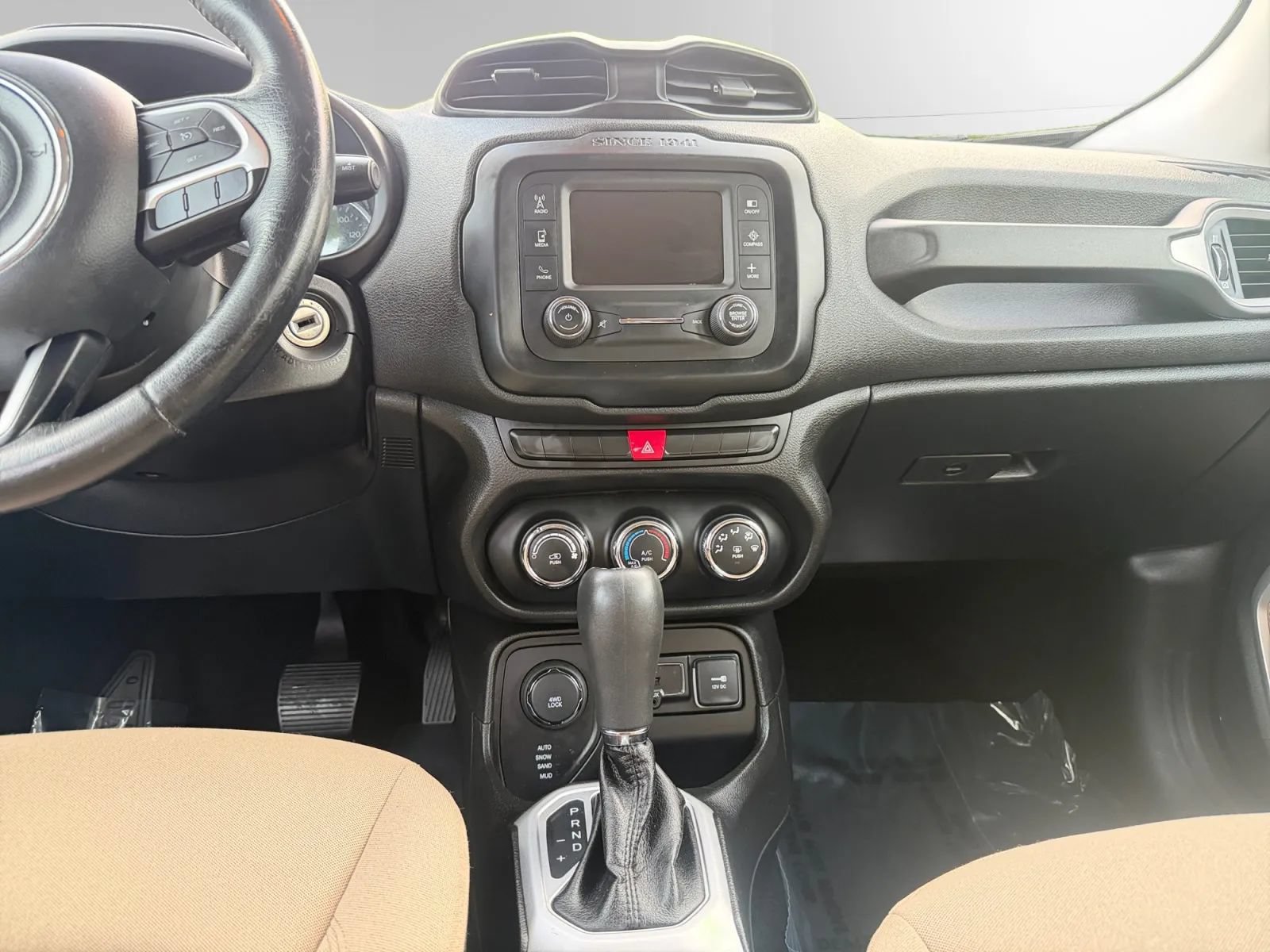 Used 2015 Jeep Renegade Latitude AWD/4WD image 12