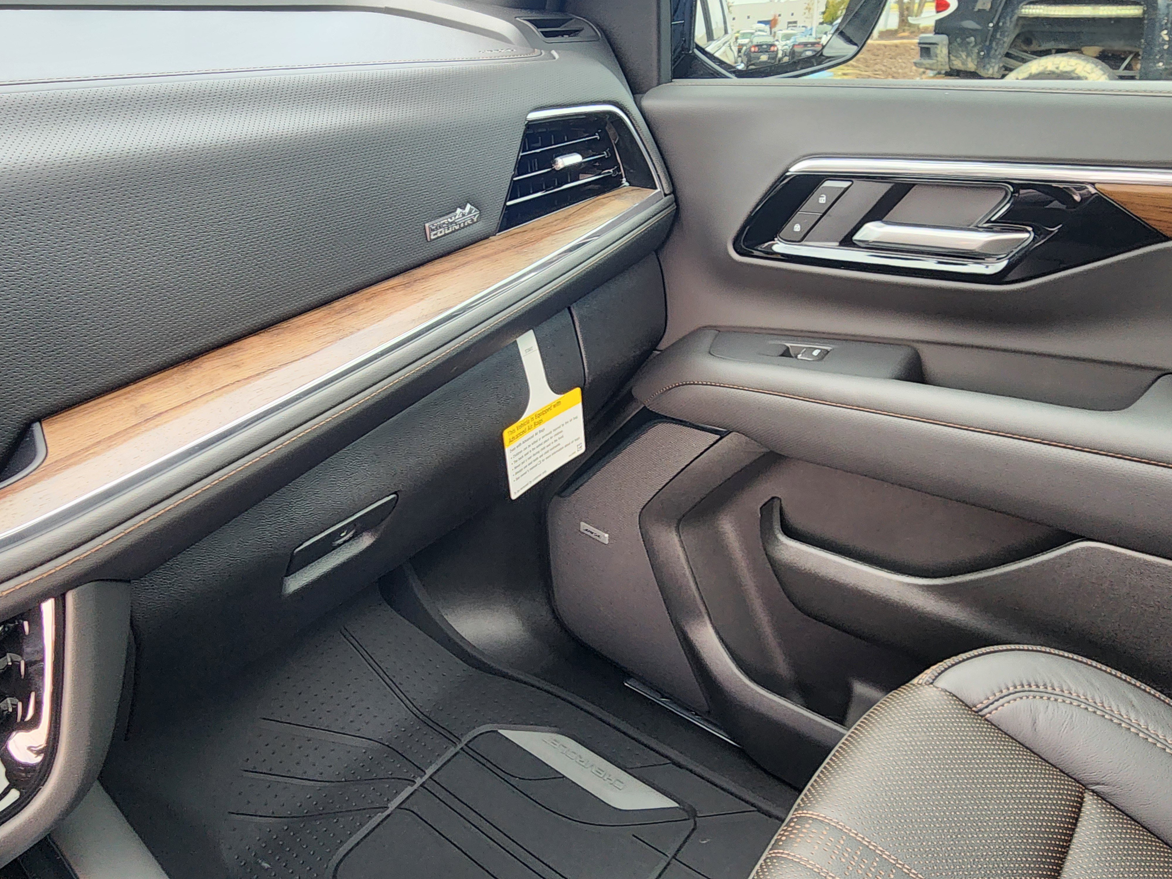 Used 2026 Chevrolet Suburban High Country image 38