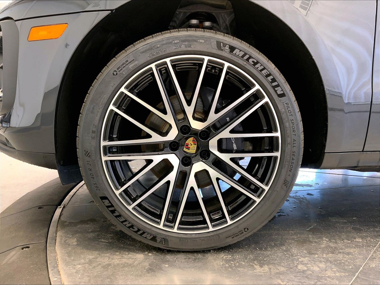 Certified 2026 Porsche Macan AWD/4WD image 10