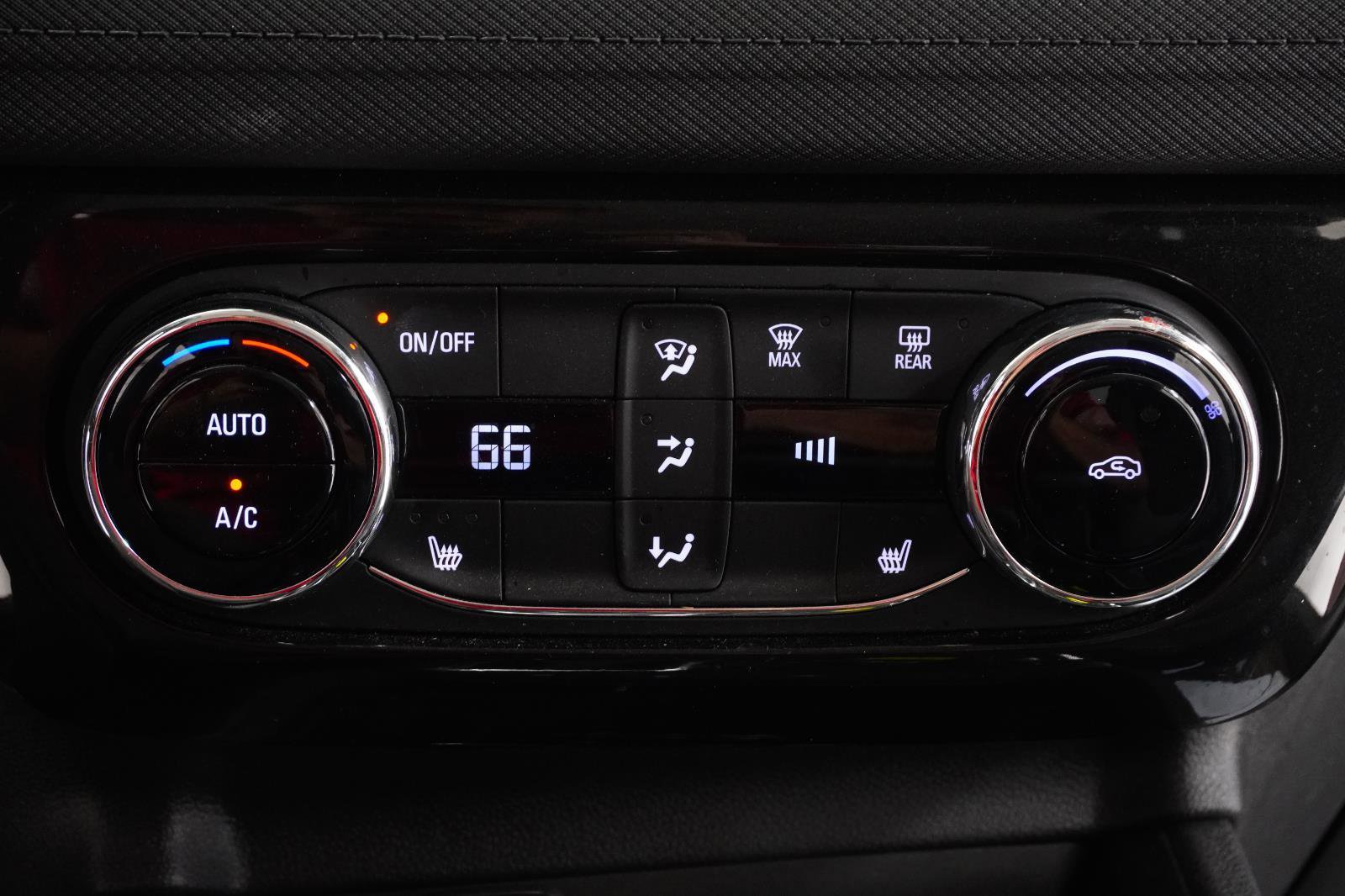 Used 2025 Chevrolet TrailBlazer LT w/ Convenience Package FWD image 28