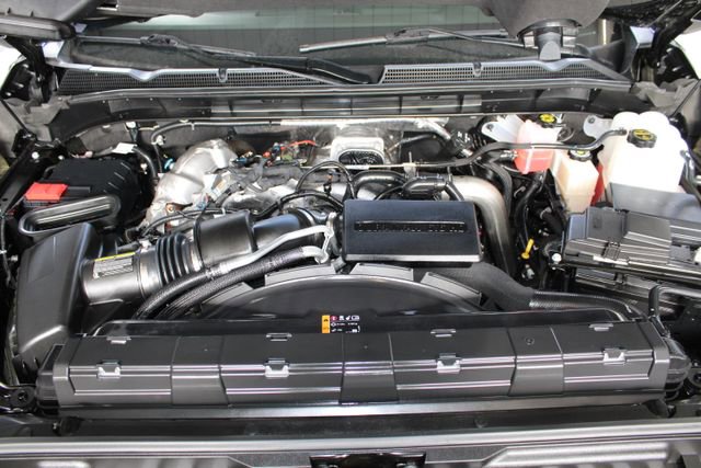 Used 2025 GMC Sierra 2500 AT4 image 32