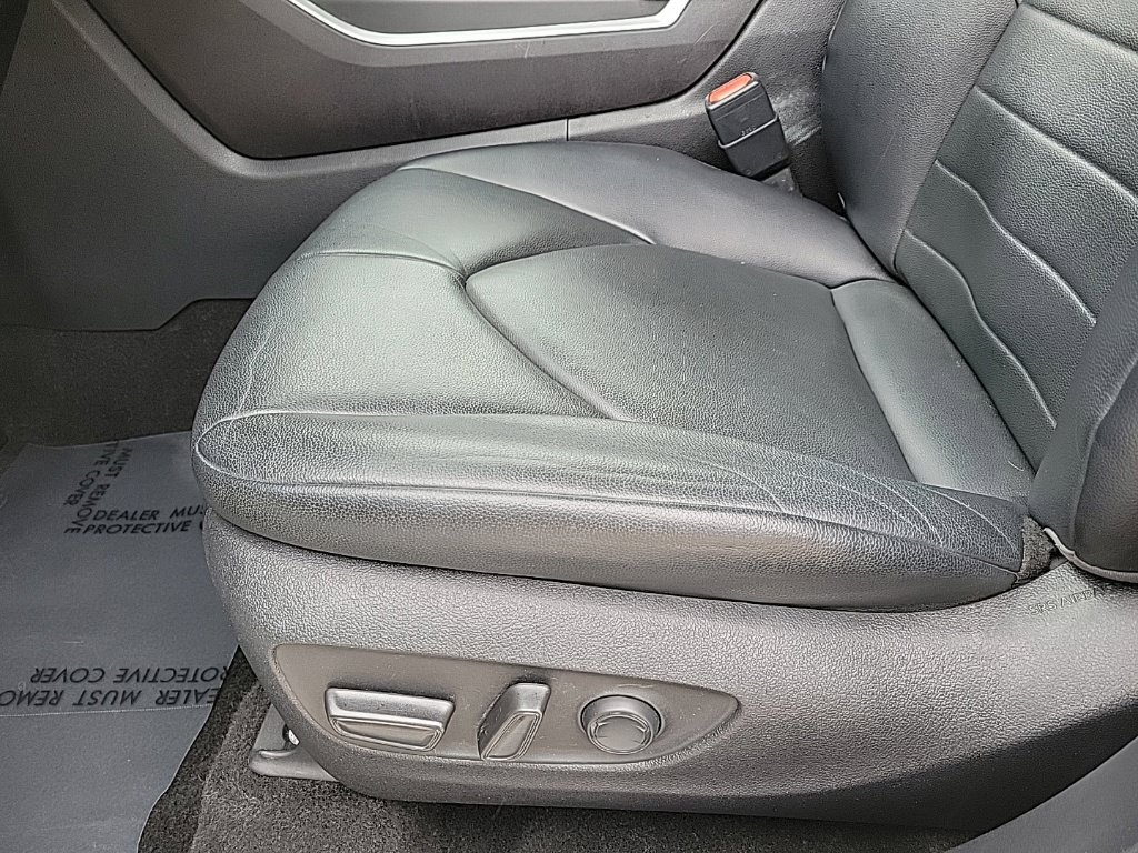 Used 2023 Toyota Highlander XLE AWD/4WD image 12