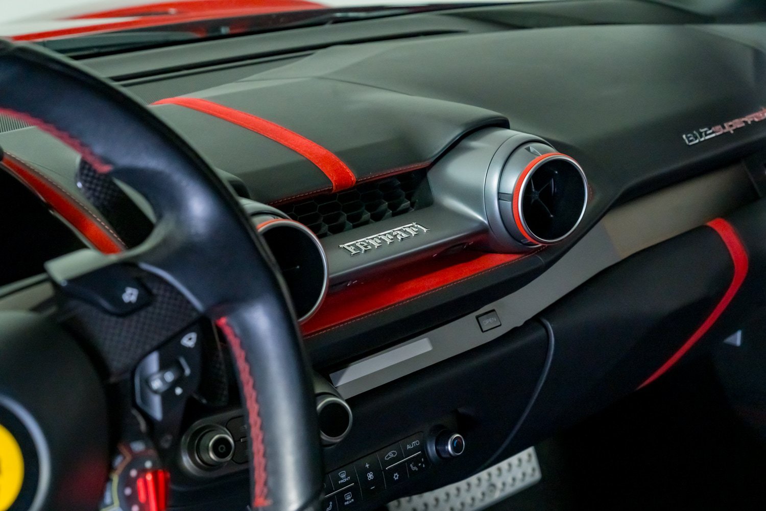 Used 2018 Ferrari 812 Superfast RWD image 22