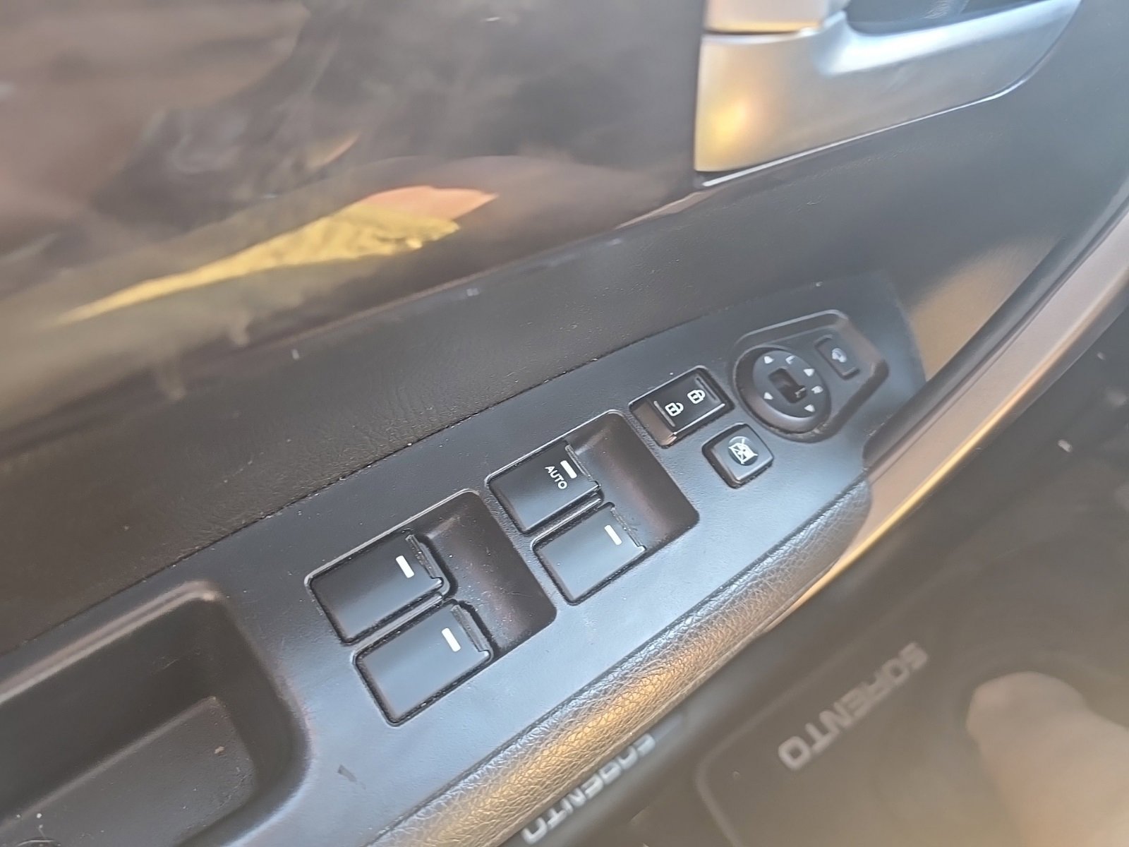 Used 2014 Kia Sorento SX w/ 3rd Row Package image 11