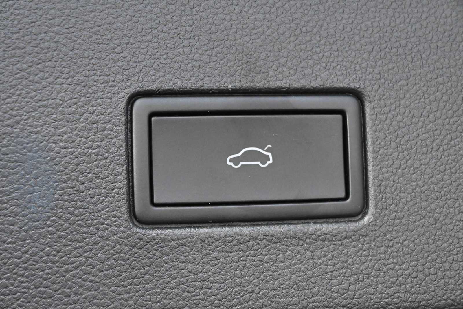 Certified 2024 Volkswagen Atlas SE FWD image 6