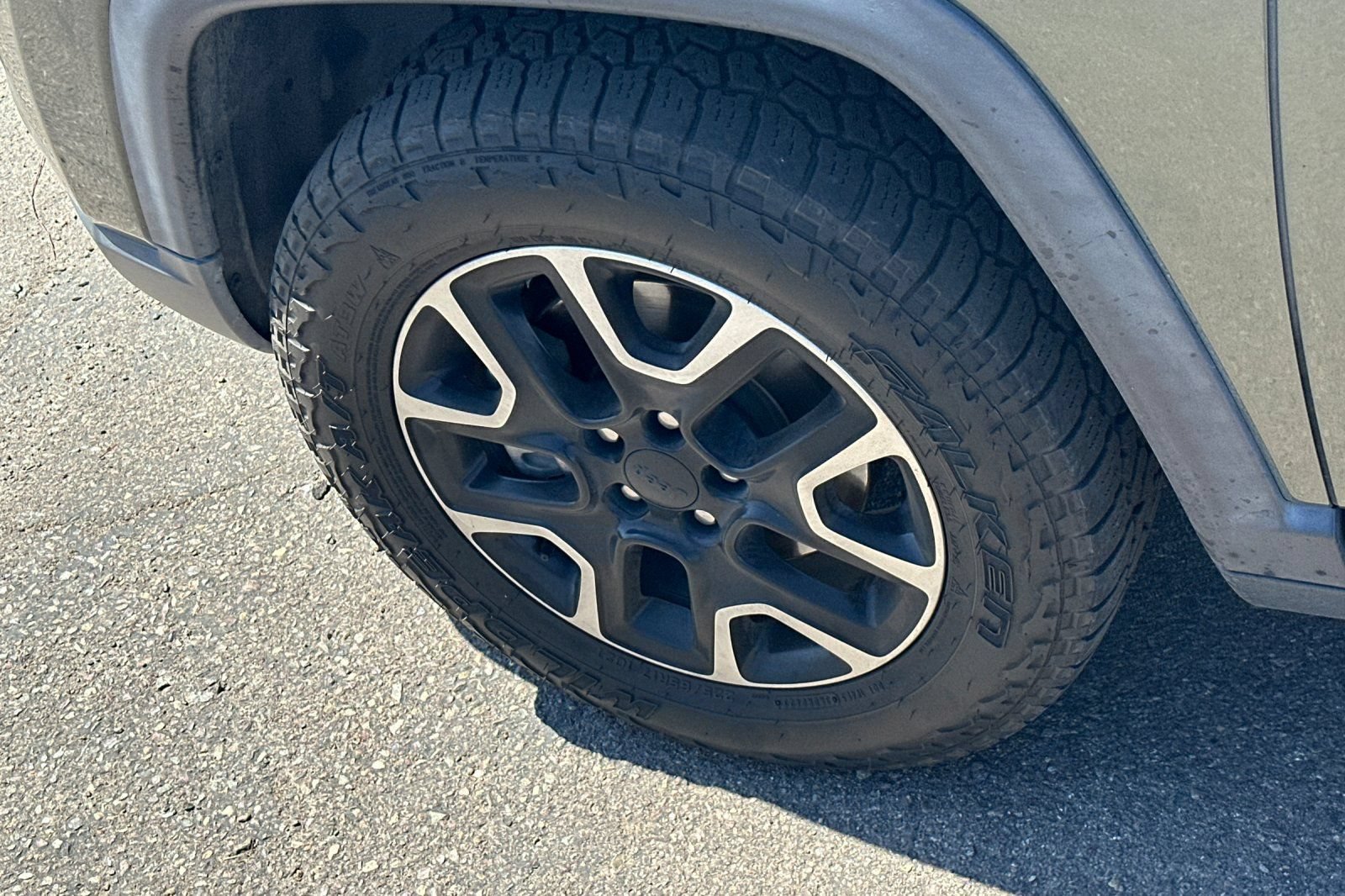 Used 2019 Jeep Compass Trailhawk AWD/4WD image 3