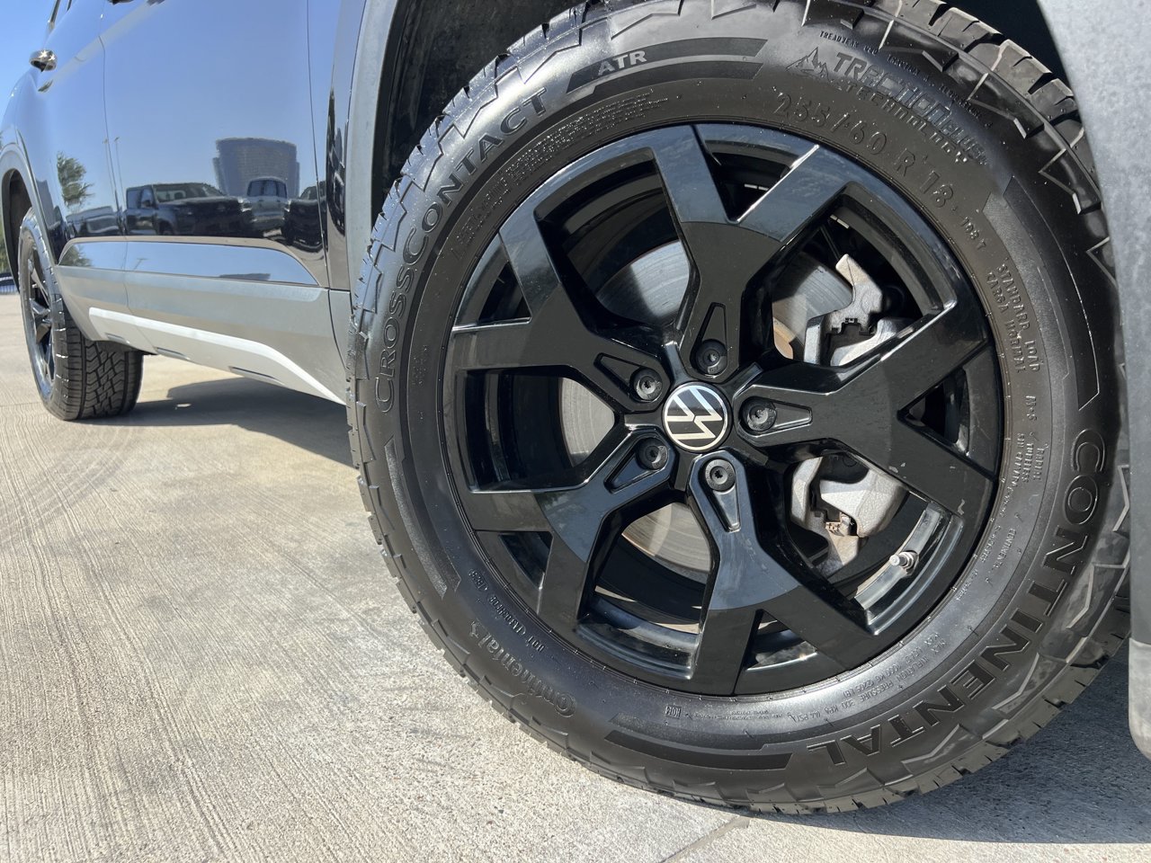 Used 2025 Volkswagen Atlas Peak Edition SE AWD/4WD image 7