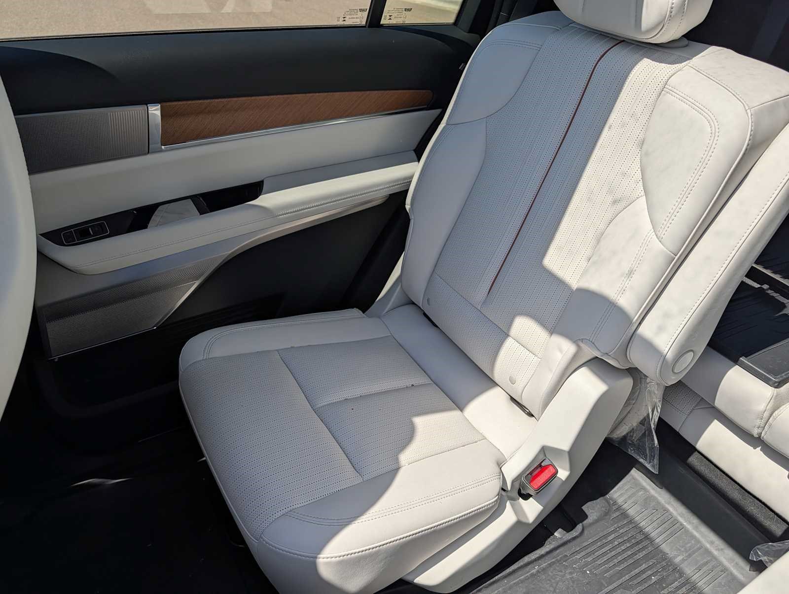 Used 2026 Cadillac Vistiq Sport w/ LPO, Floor Liner Package AWD/4WD image 14