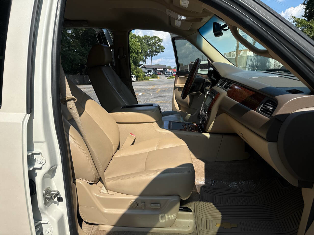 Used 2012 Chevrolet Avalanche LTZ RWD image 24