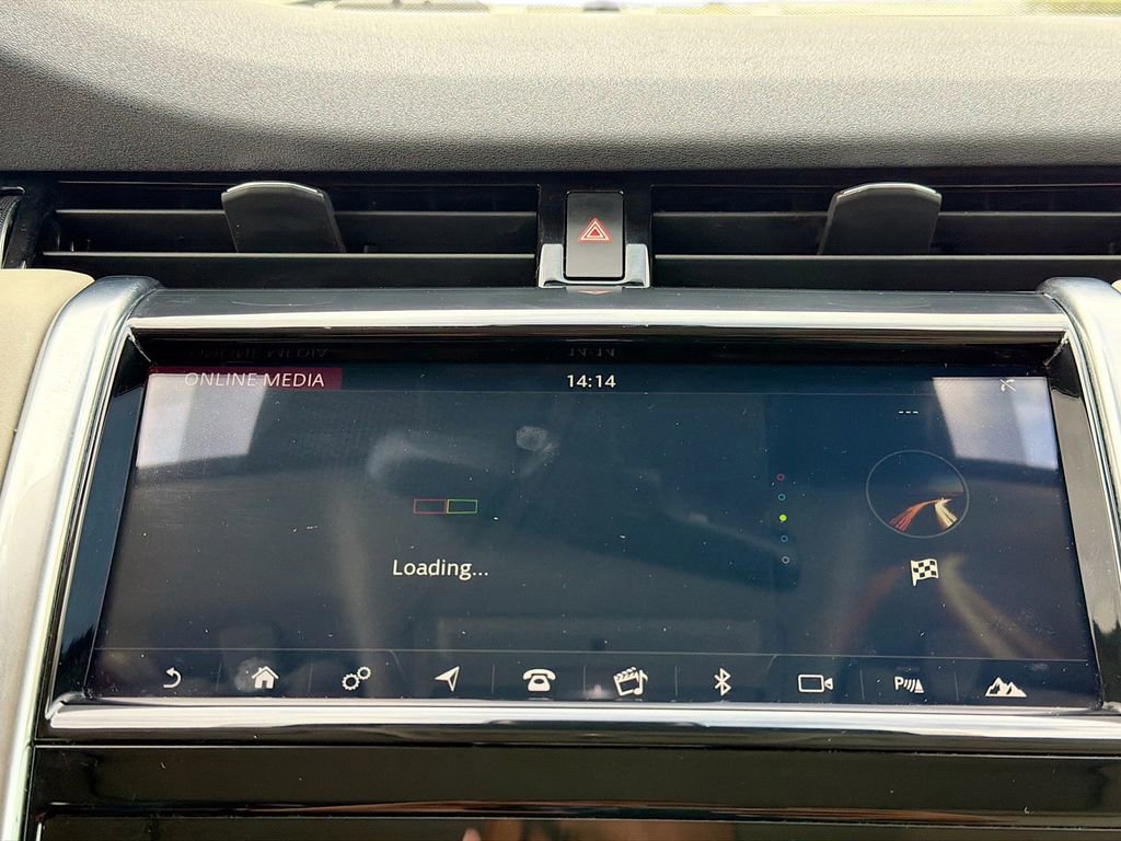 Used 2020 Land Rover Discovery Sport SE image 31