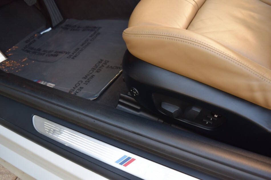 Used 2011 BMW M3 Convertible RWD image 51