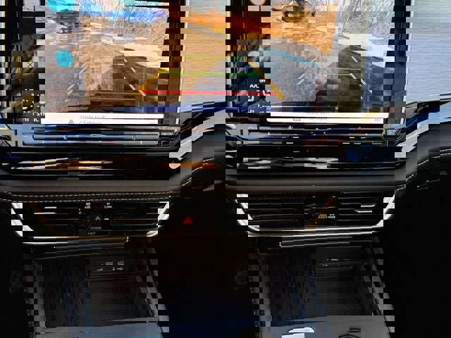 Certified 2025 Volkswagen Atlas Cross Sport SE image 23