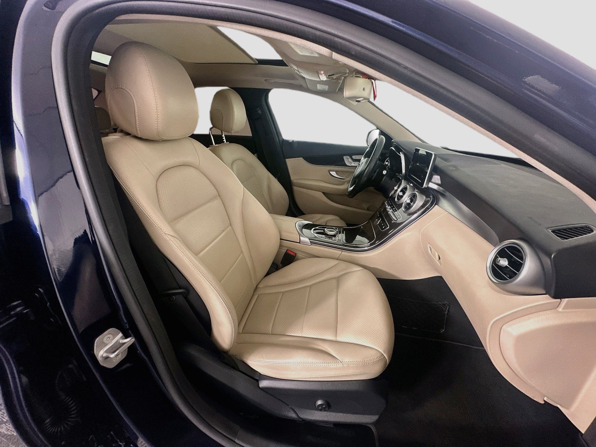 Used 2017 Mercedes-Benz C 300 Sedan image 32