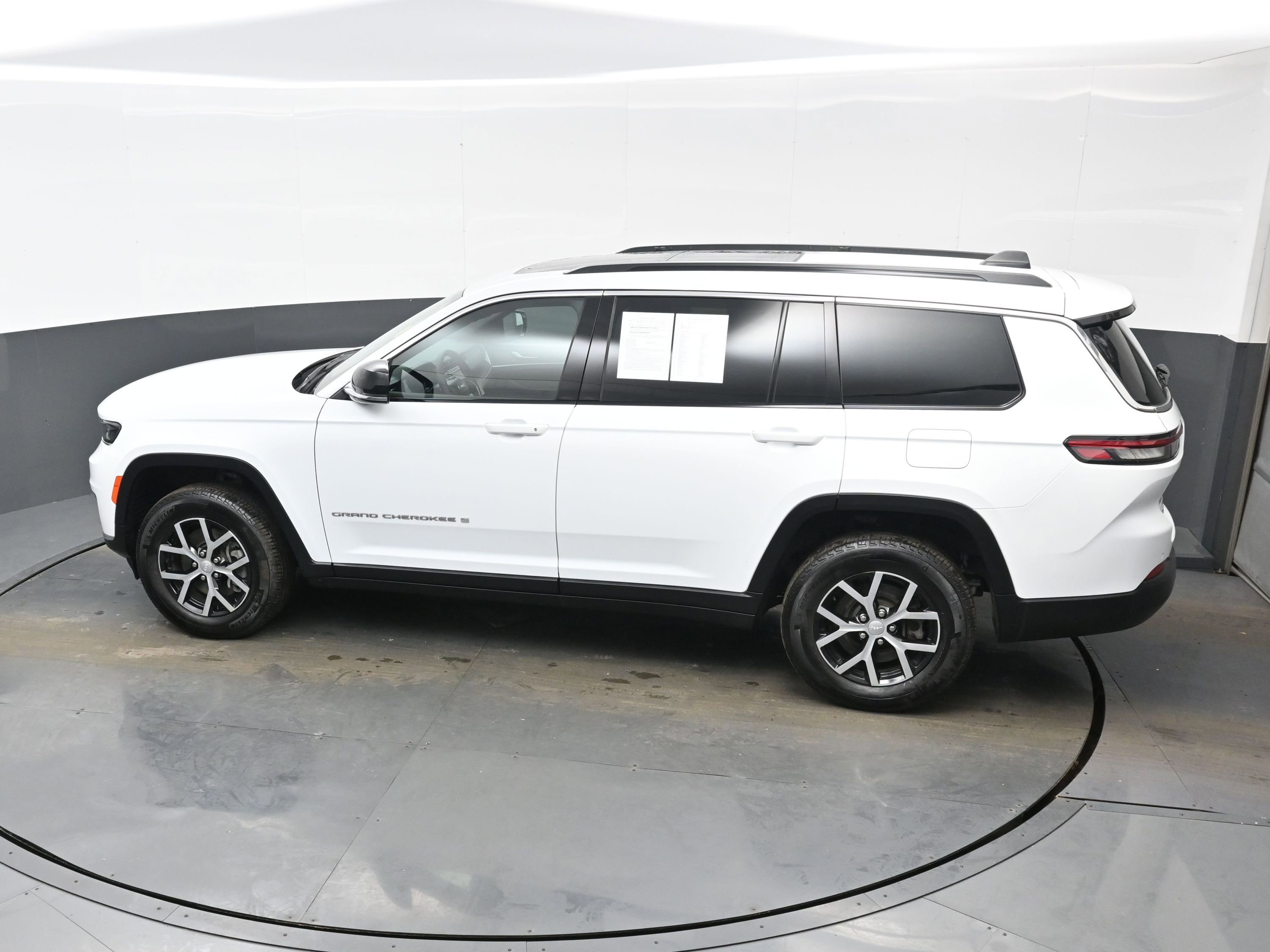 Used 2025 Jeep Grand Cherokee L Limited image 36
