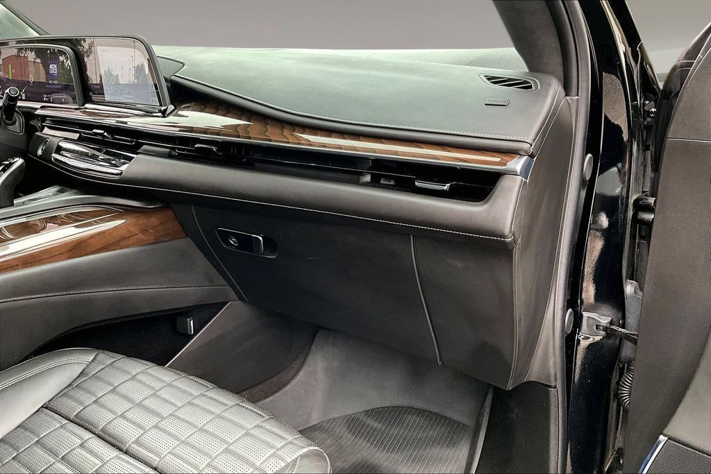 Used 2024 Cadillac Escalade ESV Sport Platinum w/ LPO, Floor Liner Package AWD/4WD image 16