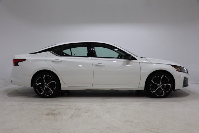 Used 2025 Nissan Altima 2.5 SR FWD image 8