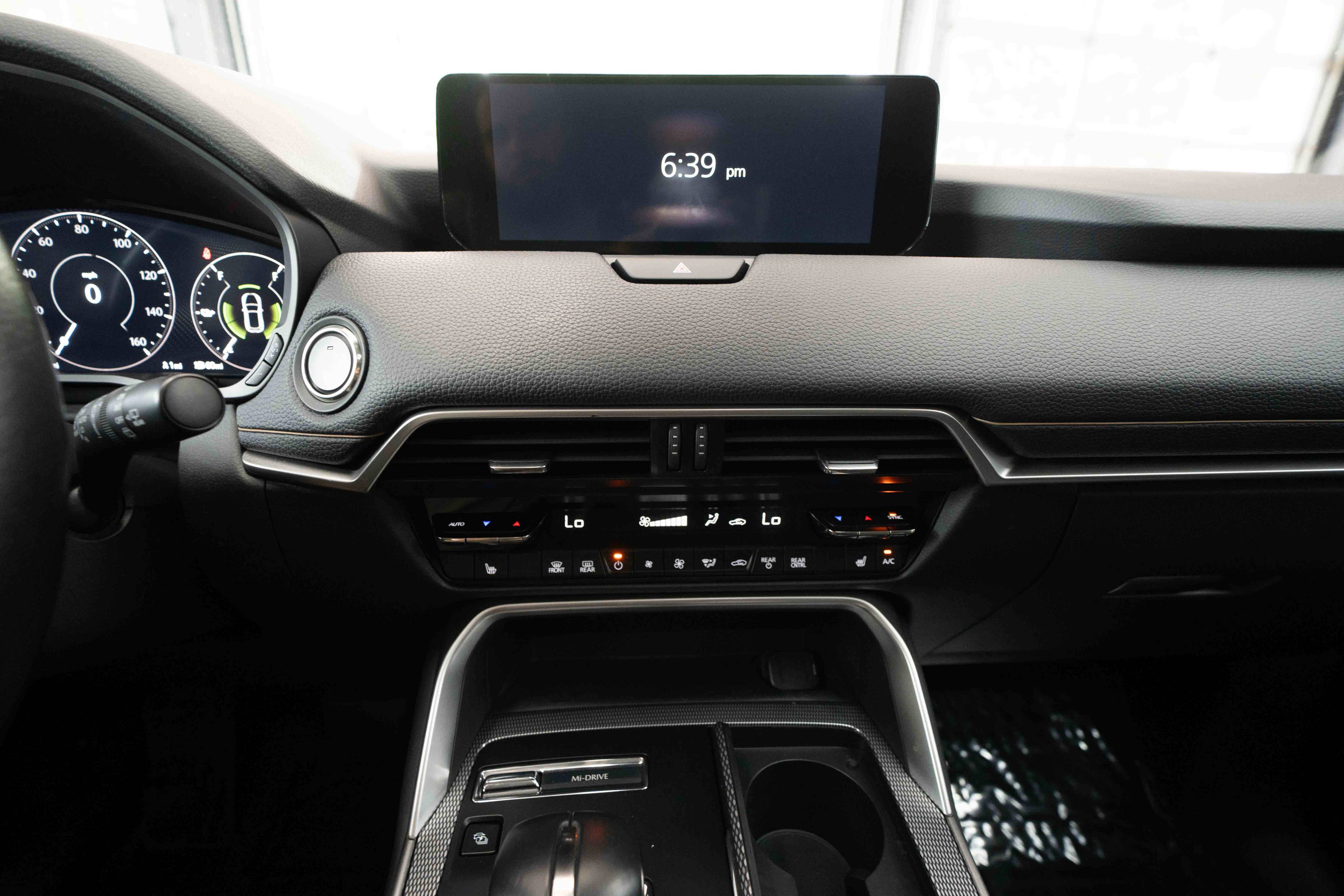 Used 2024 MAZDA CX-90 Plug-In Hybrid w/ Preferred AWD/4WD image 17