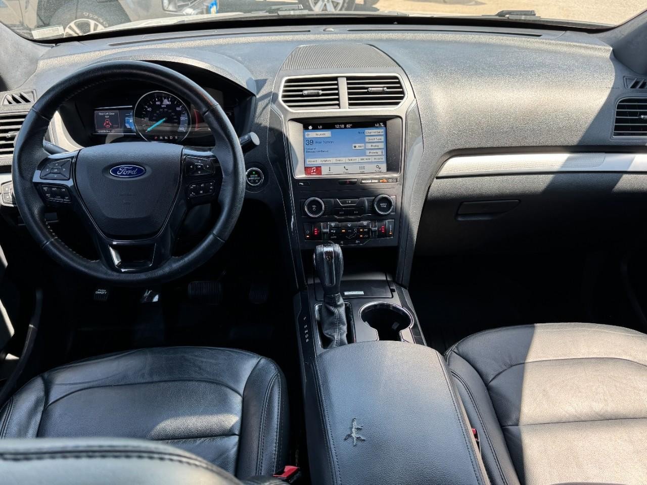 Used 2018 Ford Explorer XLT w/ Equipment Group 202A FWD image 11