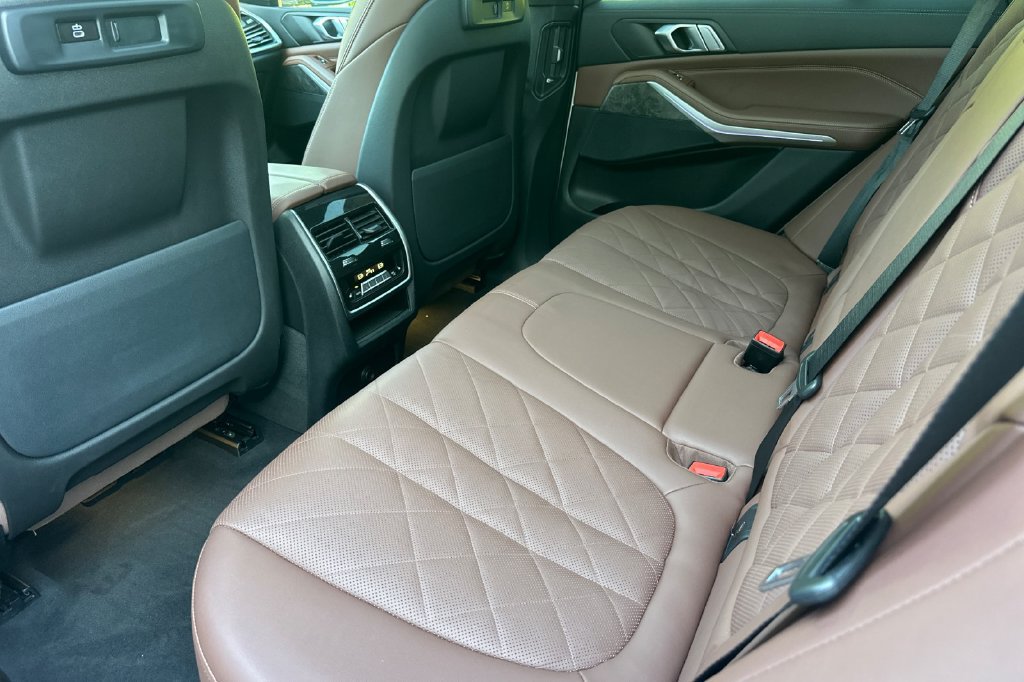 Used 2023 BMW X5 xDrive40i w/ Premium Package AWD/4WD image 12