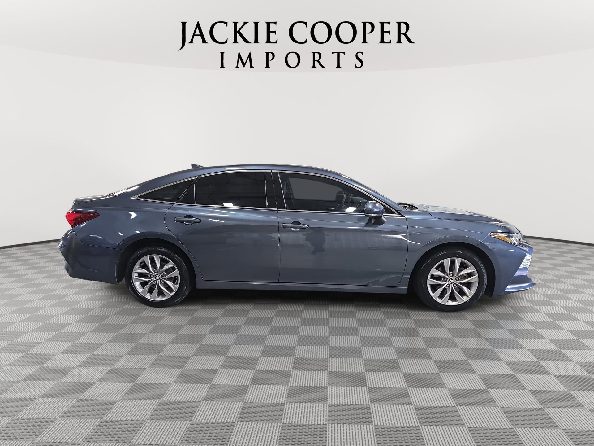 Used 2021 Toyota Avalon XLE FWD image 4