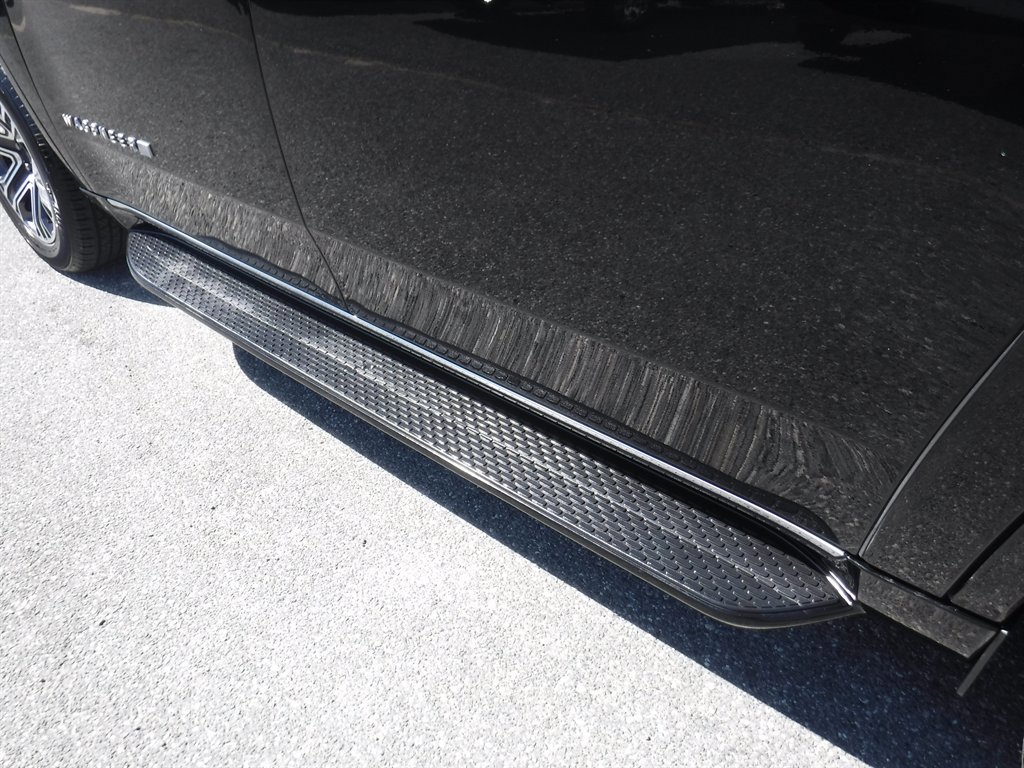 Used 2023 Jeep Wagoneer L Series II image 11