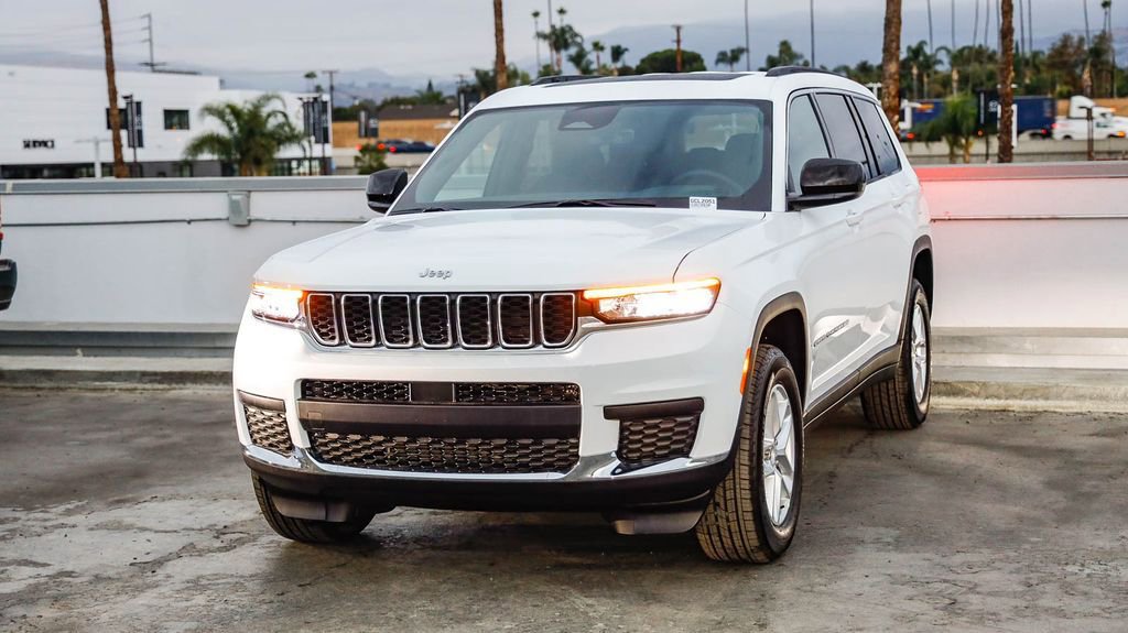 New 2025 Jeep Grand Cherokee L Laredo w/ Luxury Tech Group I image 4