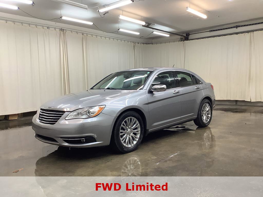 Used 2013 Chrysler 200 Limited image 1