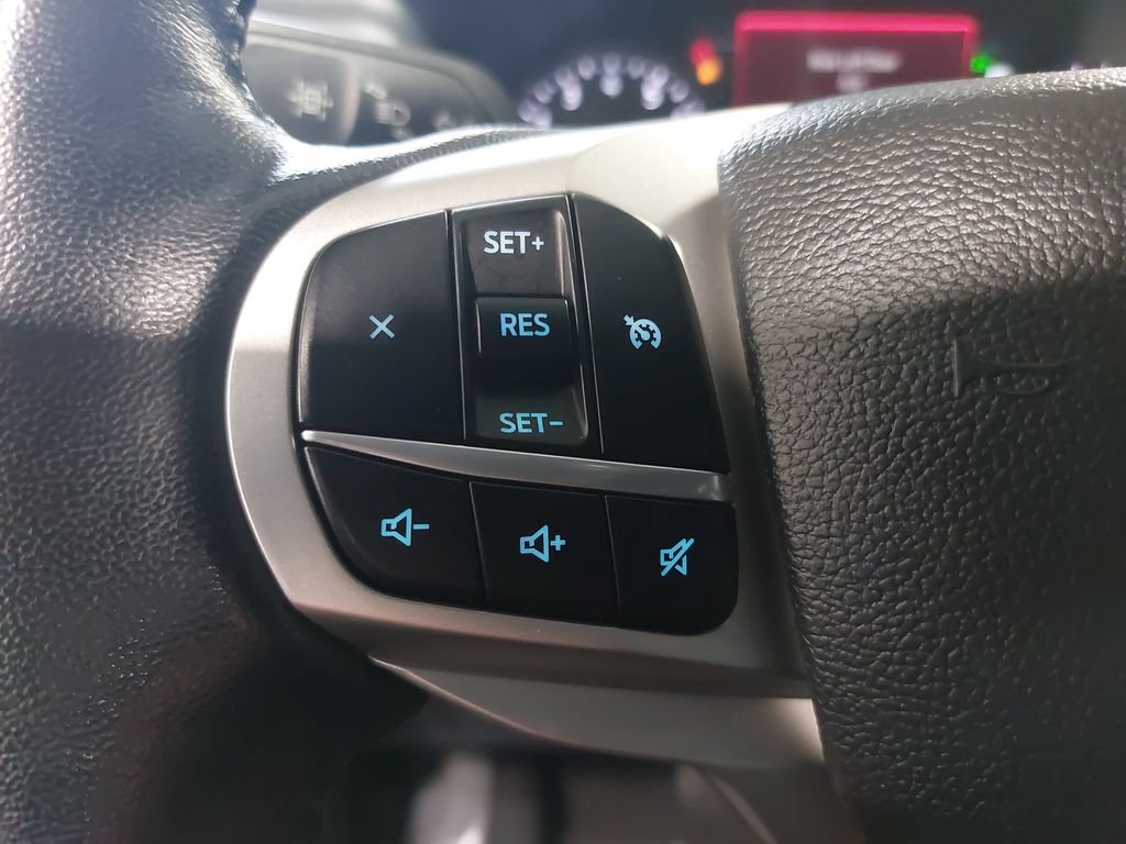 Used 2022 Ford Explorer XLT w/ Equipment Group 202A AWD/4WD image 18
