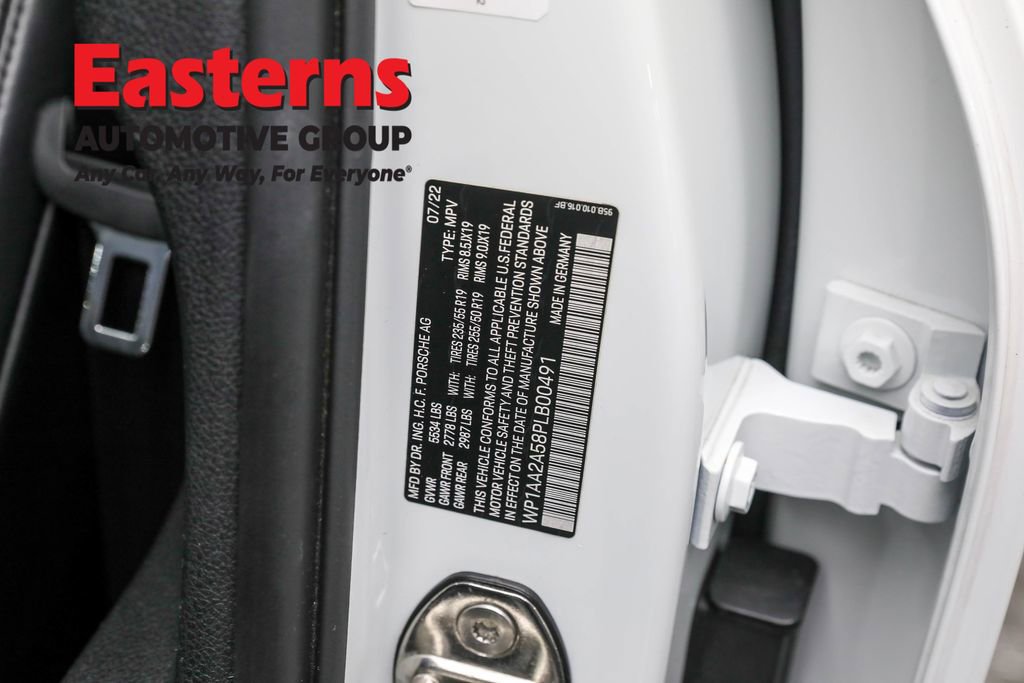 Used 2023 Porsche Macan T w/ Premium Package Plus image 36