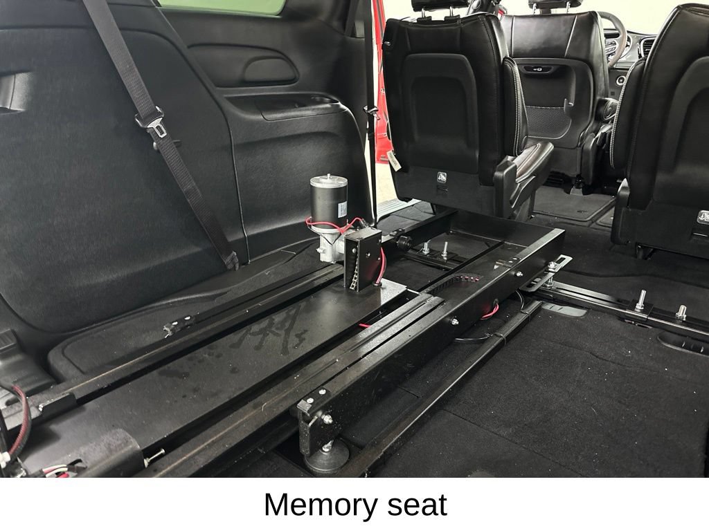 Used 2025 Chrysler Pacifica Select FWD image 28