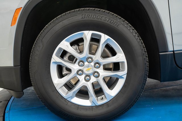 Used 2023 Chevrolet Traverse LS w/ Safety Package image 2
