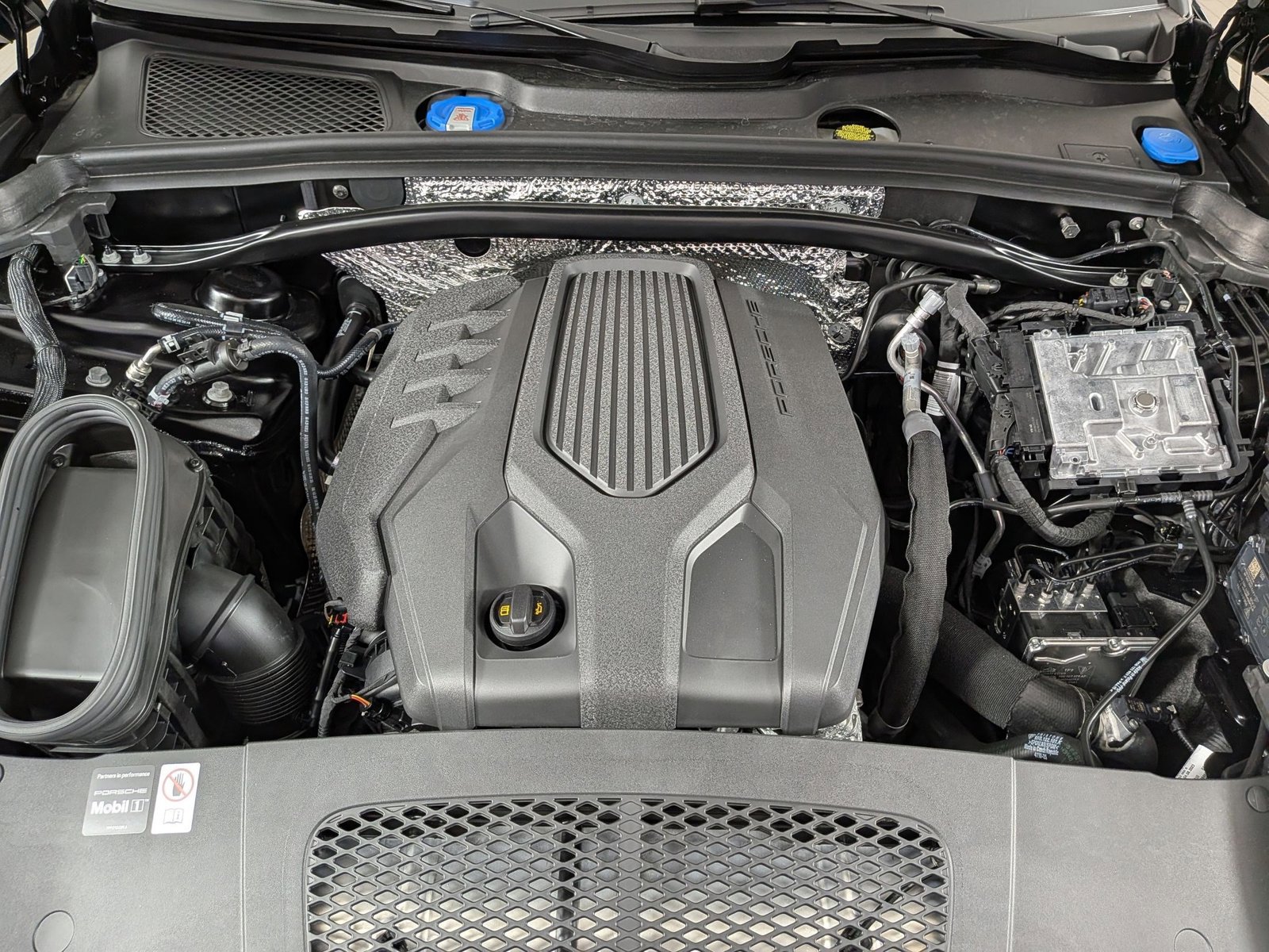 New 2026 Porsche Macan Turbo AWD/4WD image 24